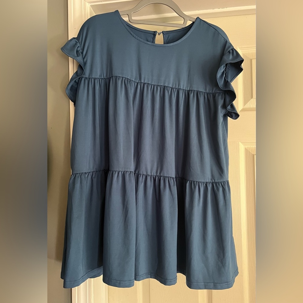 Women’s flowing ruffle sleeve blouse, babydoll style, size large